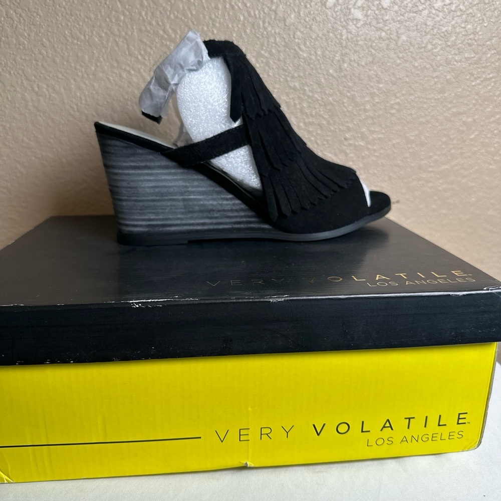 Very Volatile Notion Wedge Black‎ Sandal